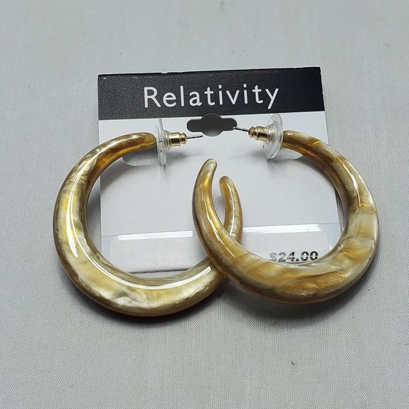 Relativity marbled thick tortoise hoop earring - Picture 2 of 4